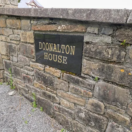 Doonalton House Ferienhaus Carrowmably